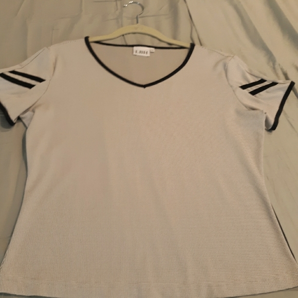 Tennis Top - Picture 1 of 3